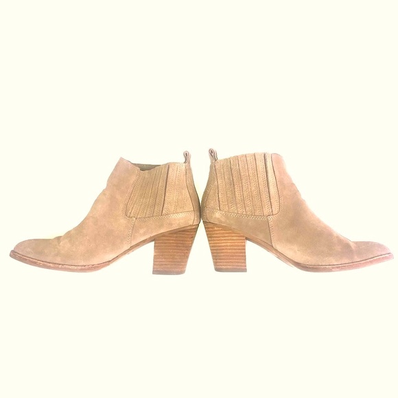 Dolce Vita Tan Suede,  Pull-on Bootie 8 1/2 - Picture 4 of 15